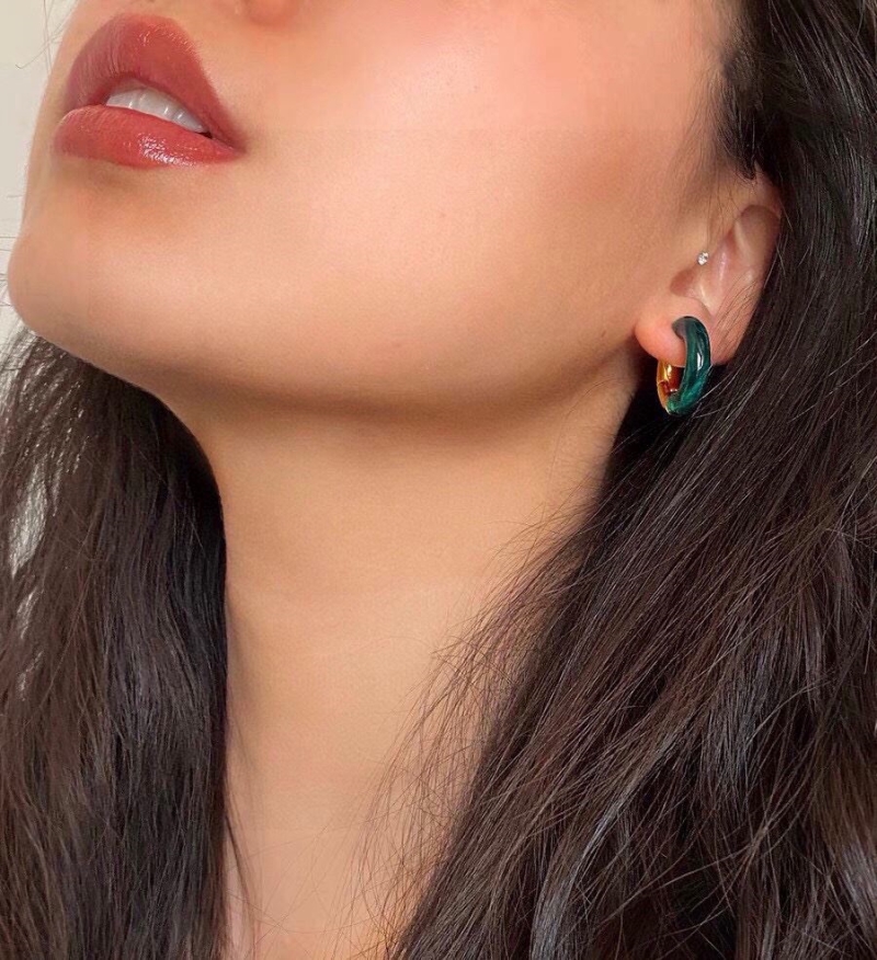 H**me5 earrings